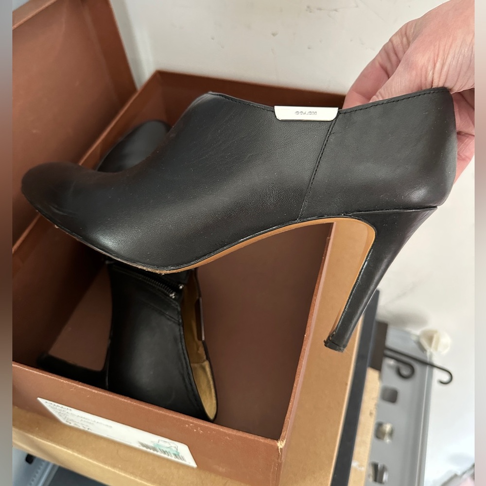 Very high heel bootie